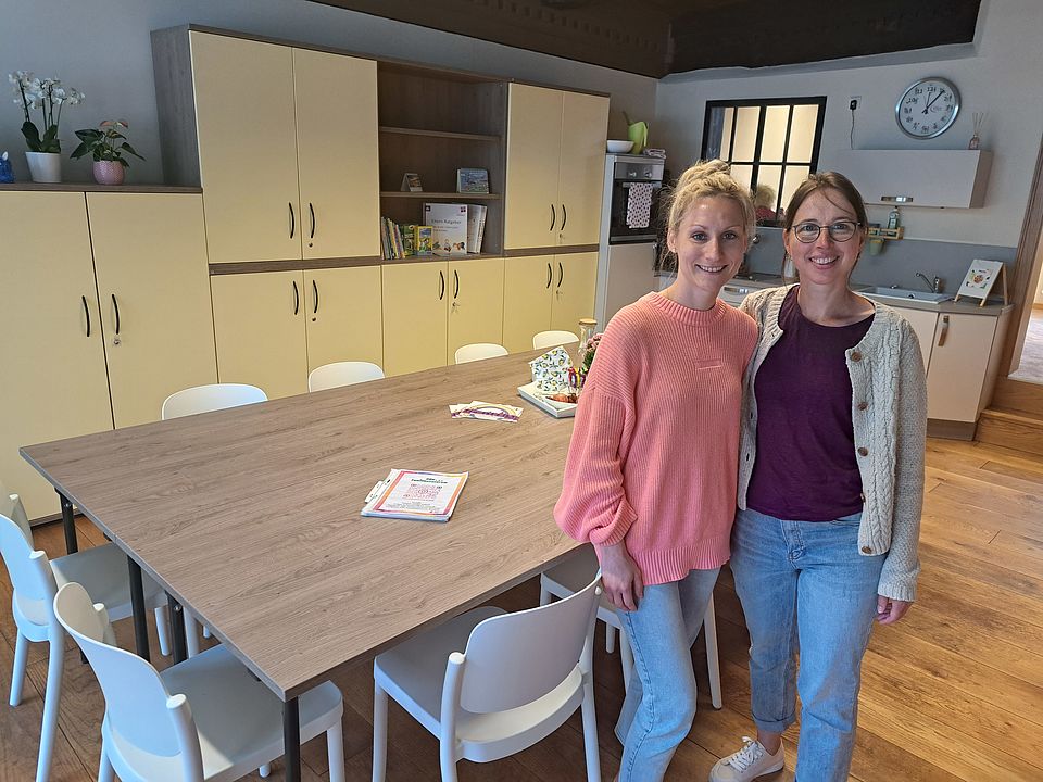 Im Mehrzweckraum im neuen DRK-Familienzentrum in der Berliner Straße 16 in Beeskow: Nancy Hindenburg (links) und Elisabeth Scholz-Mertzdorff